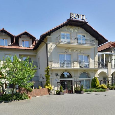Hotel Mateo Stopnica Exterior foto